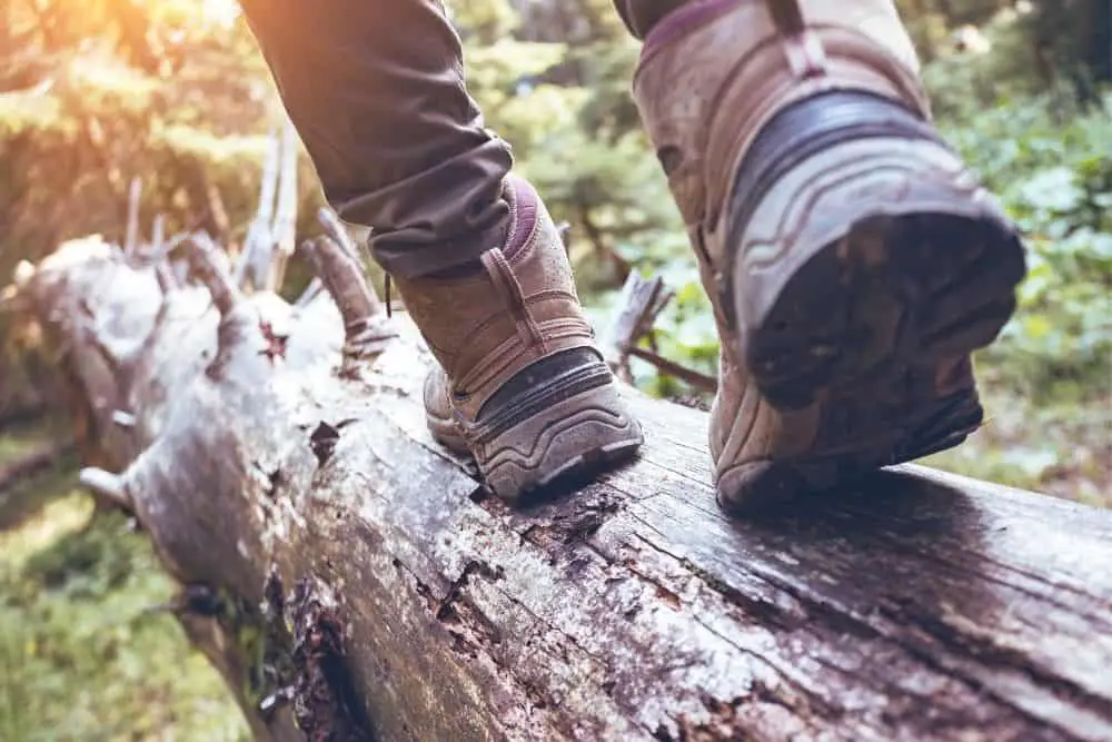 hiking boots with non-supportive heel cup result in ankle pain