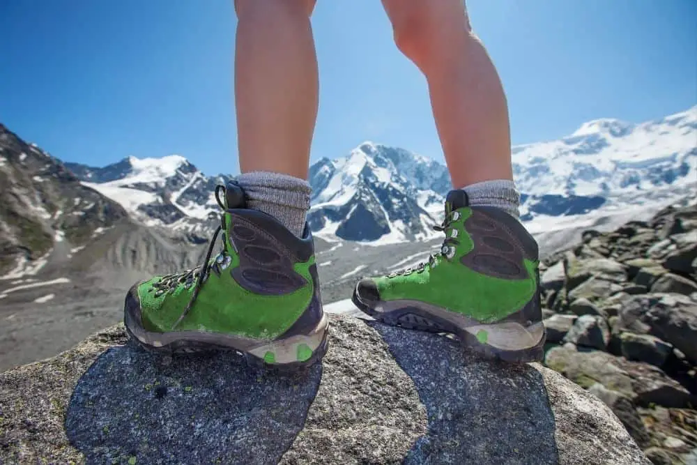 socks keep your feet warm in hiking boots