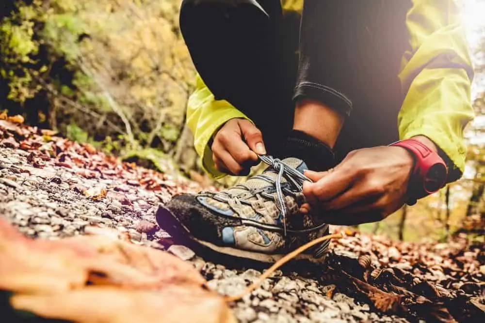 tighten the lace of hiking boots