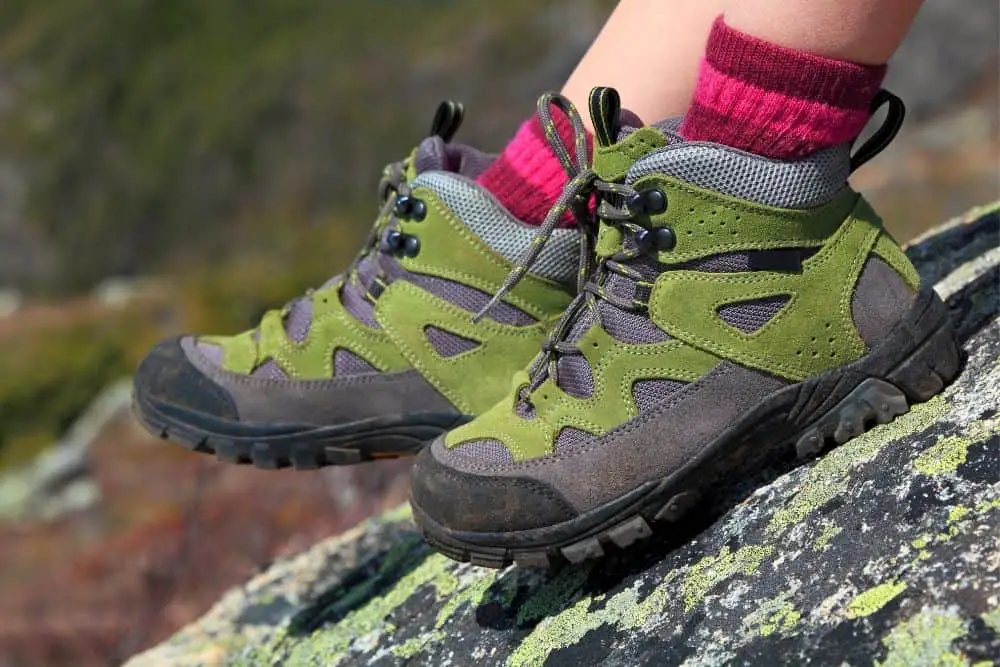 wear pink socks with hiking boots
