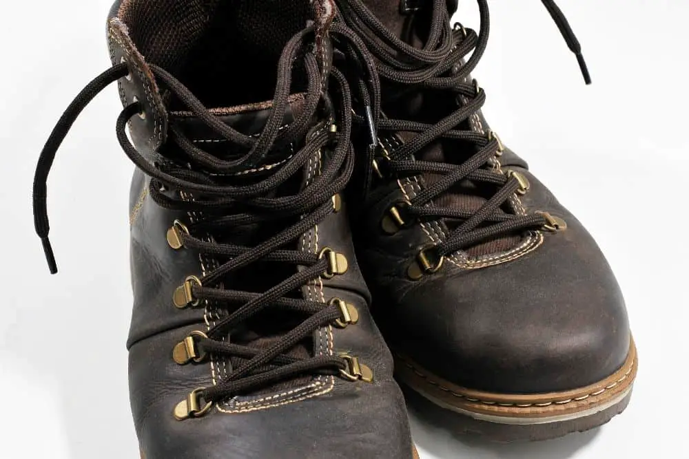 hiking boots with stand crisscross lacing