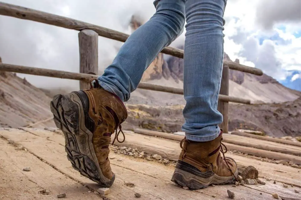Girl wear hiking boots