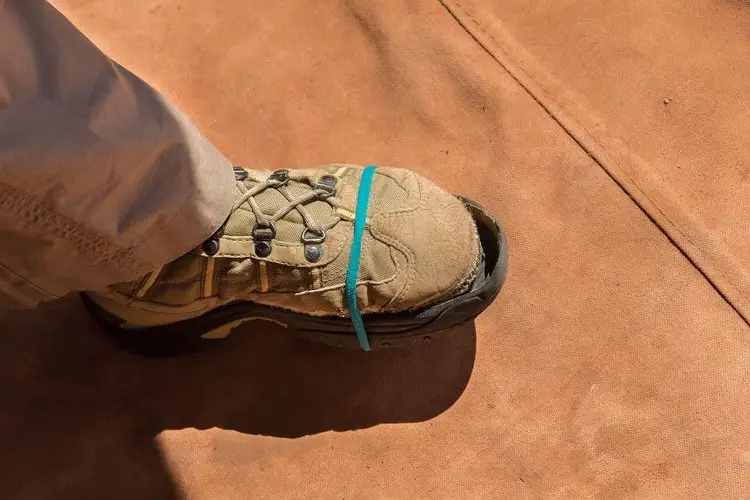 Man wear boots with broken sole