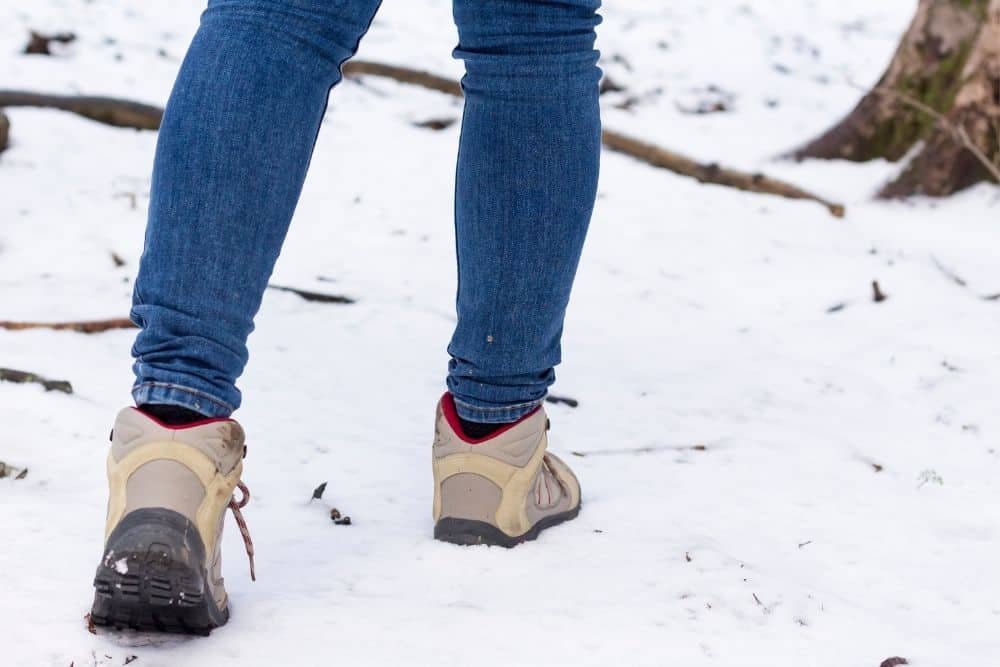 wear skinny jeans with hiking boots